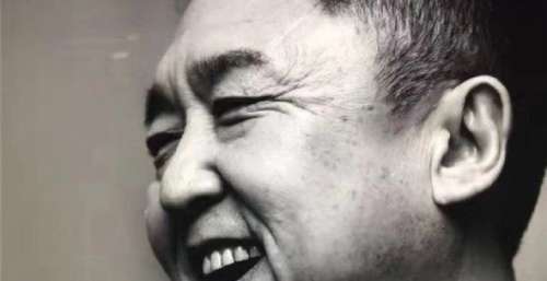 于谦发新书，被粉丝调侃走上孙越的路，徒弟冯照洋上演模仿秀