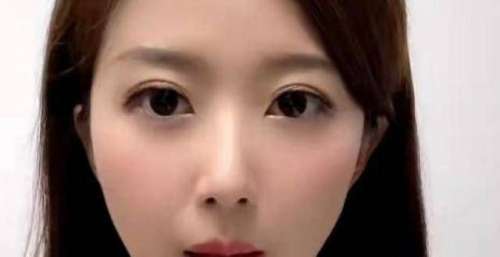 女主持读新闻时潸然泪下，伙伴赶紧救场，观众反而赞叹她心地善良