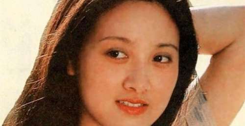 有着一张“大饼脸”却美出特色来的女星，丰韵明媚，散发无限风情