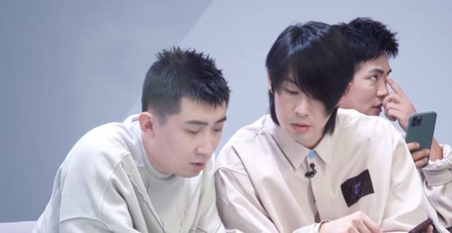 金星夸赞尚九熙说唱表演得好，创作、搞笑、说唱样样不错，成为团队的荣耀