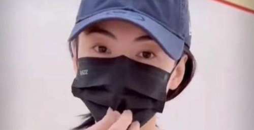 张柏芝陪二儿子打排球？Quintus身材矫健模样帅气，被赞像谢霆锋