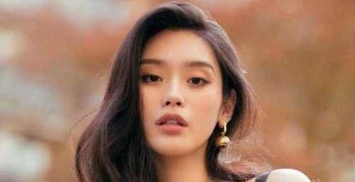 奚梦瑶刚出月子，何猷君不顾女儿满月外出疯玩？庆生宴上献吻表哥
