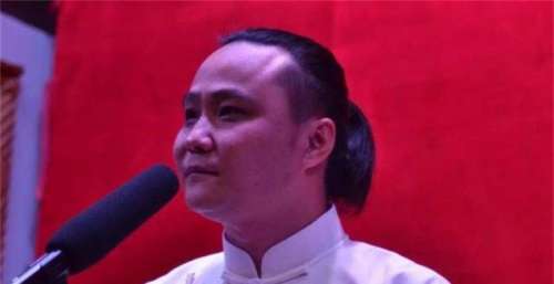 前大徒弟打擂郭德纲，新园子开在三庆园边上，票房惨淡却赢得尊重