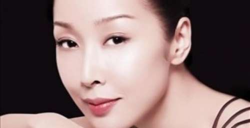 从著名歌手到家庭主妇！坎坷情路让昔日歌坛天后不堪回首！