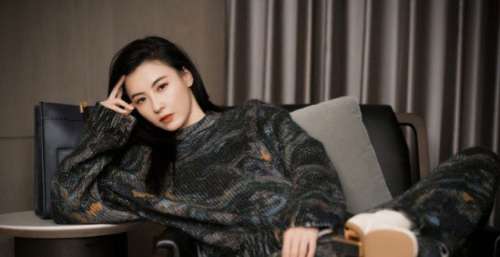 张柏芝早起给三个儿子做早餐，保姆还没起，她就做好了