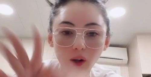 张柏芝凌晨4点起床，和保姆一起给3个儿子做饭，家常菜非常不错