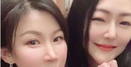 小S与老公参加晚宴，与粉丝合照显亲民，十级美颜下巴尖到不自然