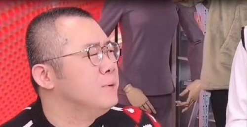 44岁涂磊直播时突然发飙，当场耍威风怒骂助理，被吐槽嘴脸丑恶
