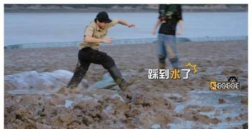 “自己挖坑自己跳”鹿晗弹跳力惊人一次过，邓超弹跳好似超人起飞