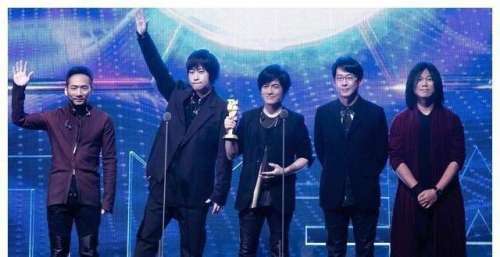 TMEA音乐盛典引热议，蔡徐坤胡子不见了，INTO1舞蹈唱功遭吐槽