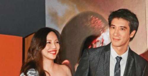 王力宏宣布与李靓蕾离婚，经纪人曝离婚前一家五口合体原因