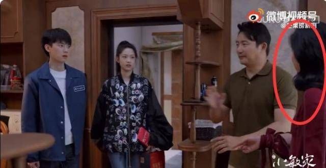《小敏家》12集，李萍发现家骏佳佳恋爱后果很严重，家骏被骗又伤小敏的心