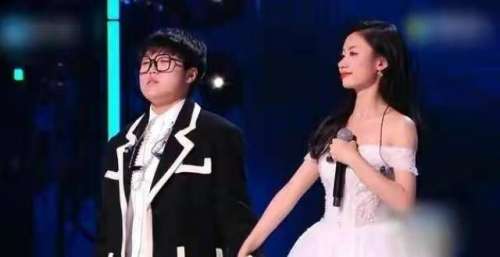 又开巡演又拿大奖，曾经互为劲敌的王靖雯和伍珂玥，差距拉开了