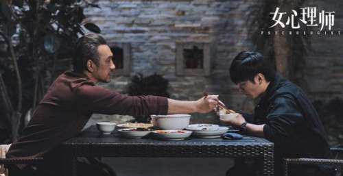 女心理师：叶家辉逐渐被“洗白”？被养父设计利用剧情大反转
