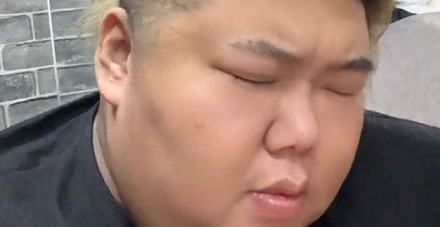 600斤胖猴仔开直播，眼神呆萌、扮起可爱风，欲走颜值主播路线