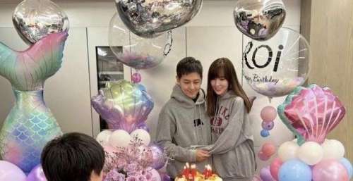 林志颖晒照为37岁妻子庆生，夫妻俩穿情侣衫相拥庆祝，都不会老？