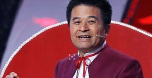 曾靠卖豆腐为生，毕福剑带她一曲成名，老毕落魄后她送105万！