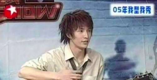 当众“开黄腔”，强行投喂女爱豆，戏精怎么还没糊？