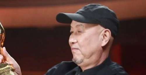 四捧金鸡奖杯，他是第五代导演的依靠｜金鸡奖四十年