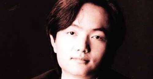 他曾是钢琴天才，9岁考过6级，被誉为德国钢琴界教父亲自教学