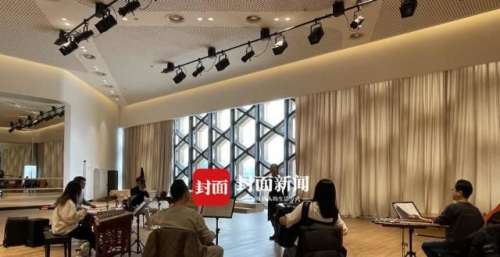 龚琳娜现身成都 加紧排练古诗词音乐会