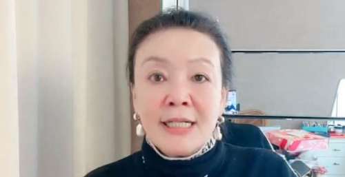 汪小菲否认出轨后，妈妈张兰直播：不做，不怕鬼敲门