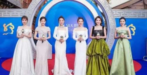 央视电影频道最美主持团首次集体登台主持！