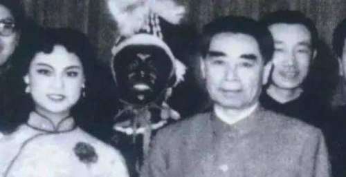 为了她，东方歌舞团和煤矿文工团俩团长互不让步，最终