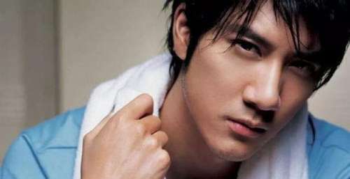 当了20年的优质偶像，王力宏人设粉碎这件事，李靓蕾干得漂亮！