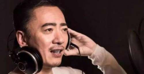 晚会前一天父母遇害，他含泪唱完歌曲后退圈，18年后重返舞台