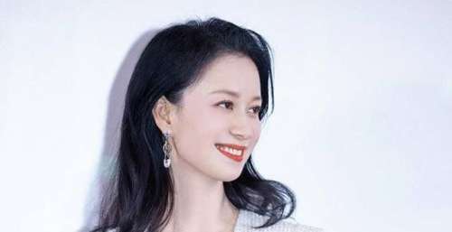 《爱情神话》特别放映 徐峥领衔“沪上老友记”率先暖场岁末