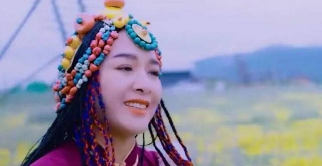 歌曲 吉祥的天空 演唱 茸芭莘那