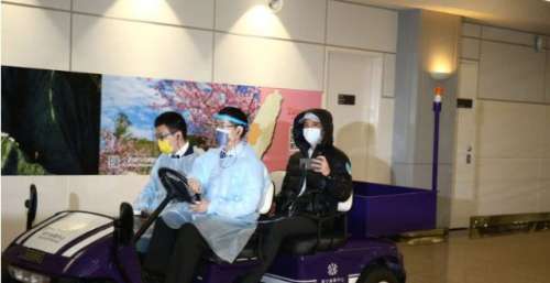 李靓蕾接连发声，王力宏紧急返台，机场和记者爆发冲突场面混乱