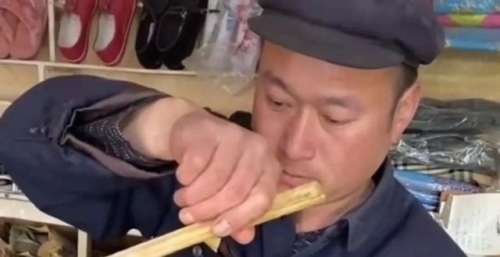 张同学惊动了德国媒体，质疑视频的背景音乐他是否听得懂。网络太不理性