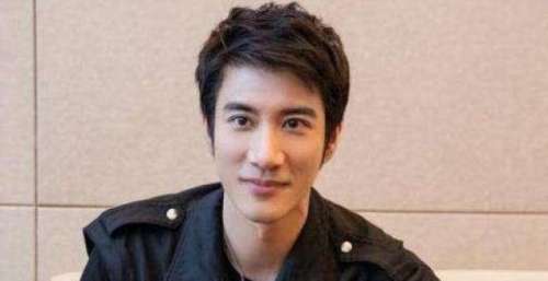 王力宏发文申辩，李靓蕾用三点反驳：放弃赡养费，被对方情感操控