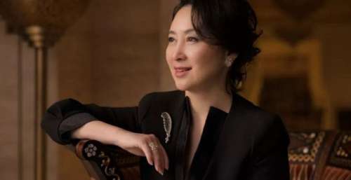 赌王看不上陈百强，将何超琼嫁给许晋亨，为何却让何超莲窦骁相恋