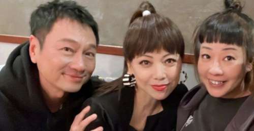 邓萃雯与黎耀祥同游长沙，换新发型打扮似女团好显嫩，55岁仍未婚