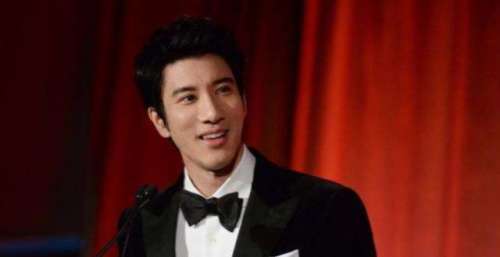 王力宏发文辩解后，遭李靓蕾晒离婚协议打脸，随后王力宏官宣暂退工作