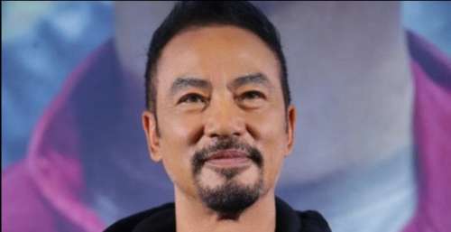 一个月减重27斤、暴晒21天，全网都夸肖央，我却心疼66岁的任达华