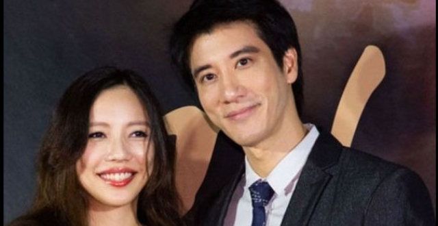 王力宏李靓蕾的蕾神、宏荒之战已停火，四个字回应王力宏的道歉。