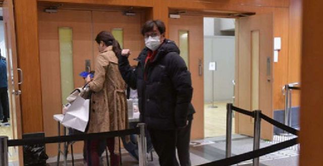 谭咏麟正面回应睡粉风波，否认酒店床照不是自己，只是大家觉得像