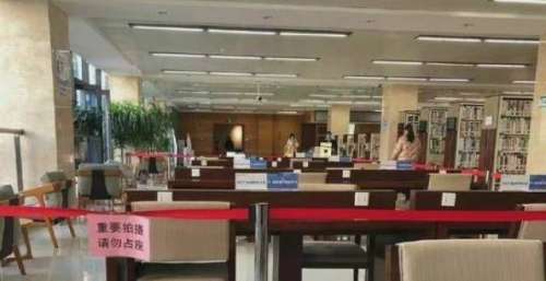 《快本》首轮录制结束，爆料：仅剩何炅一人留守，谢娜维嘉已退出