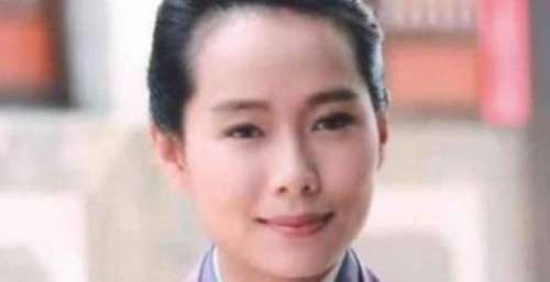 58岁的叶童瘦成“纸片人”，体重只有70斤，独自吃路边摊让人心疼