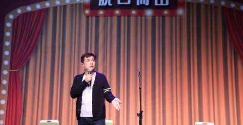 北京曲艺团上演相声范儿脱口秀