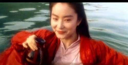 “满堂花醉三千客，一剑霜寒十四州”小宇谈影视推荐东方不败