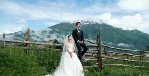 “晨兴日暮，玮你而来”，魏晨三亚举办婚礼，婚礼场地装扮主题为橙色