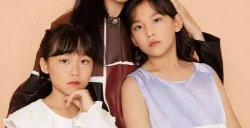 蔡少芬一家五口拍全家福！仨子女全像妈妈，儿子烫爆炸头全程冷酷