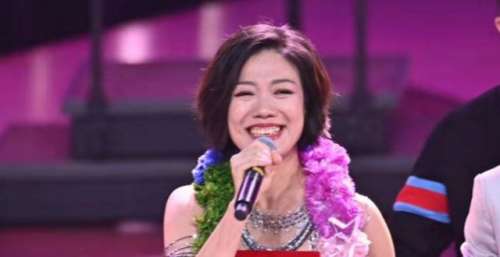 龙婷：凭借《星光大道》走红，还上过，如今又沦为街头歌手