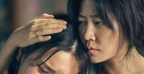 误杀2热映，同样演母亲谭卓靠演技，文咏珊却靠“眼技”获赞无数！