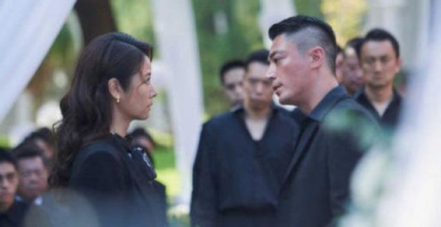 霍建华夫妇约会被偶遇！林心如素颜出镜变化大，脸蛋发福肤色黝黑